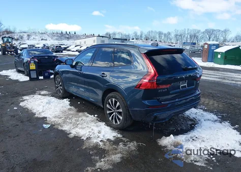 2024 Volvo Xc60 B5 Plus Dark Theme z USA, uszkodzony, nr VIN YV4L12RL5R1814913